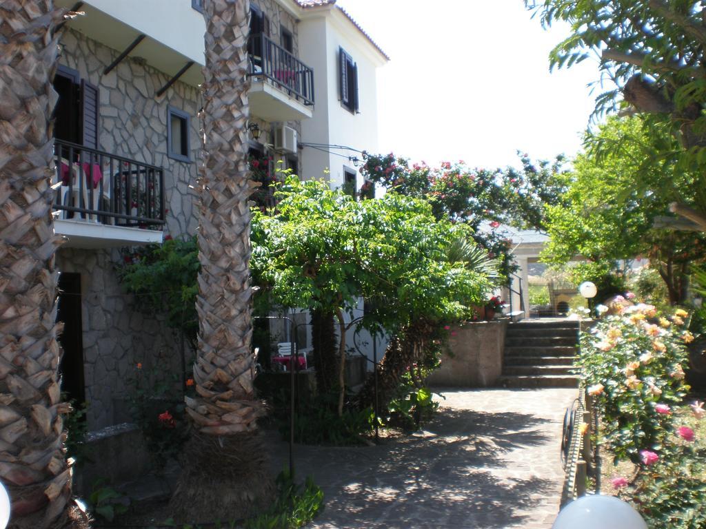Islands Apartments Pétra Eksteriør bilde